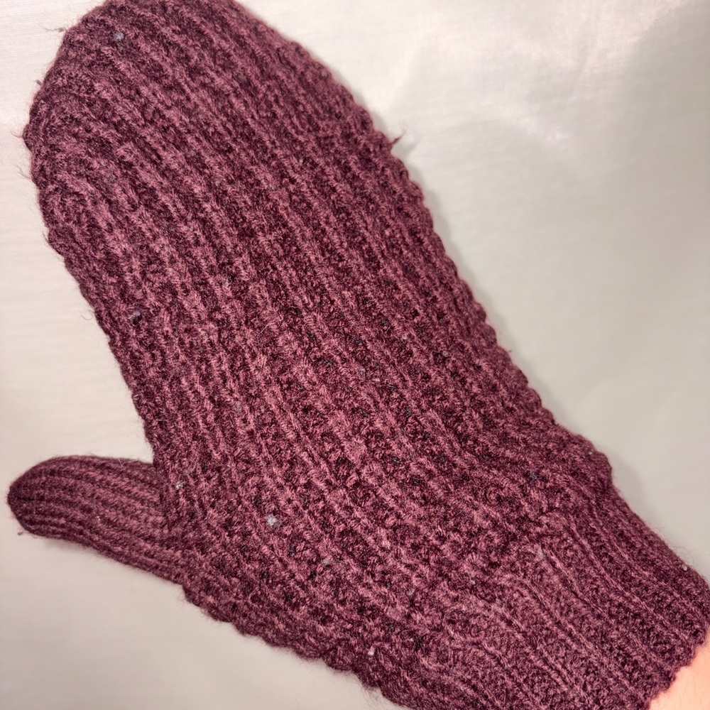 Burgundy knitted mittens with fleece lining inside